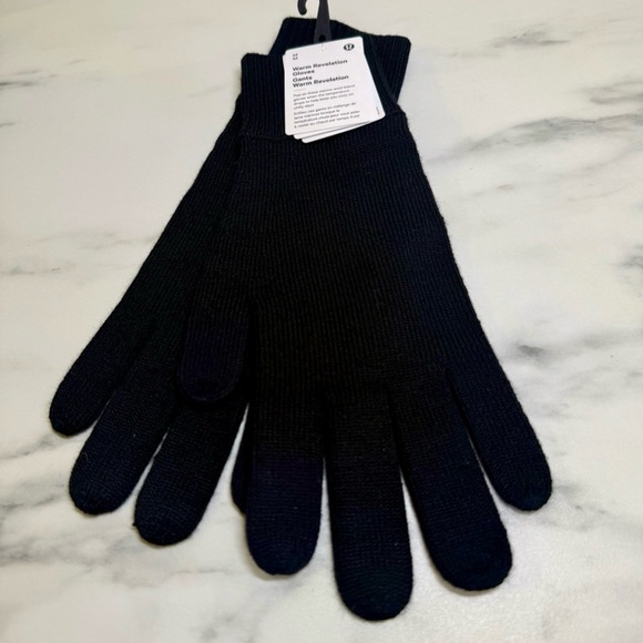 lululemon athletica Accessories - NWT Lululemon Warm Revelation Gloves in Black, Size M